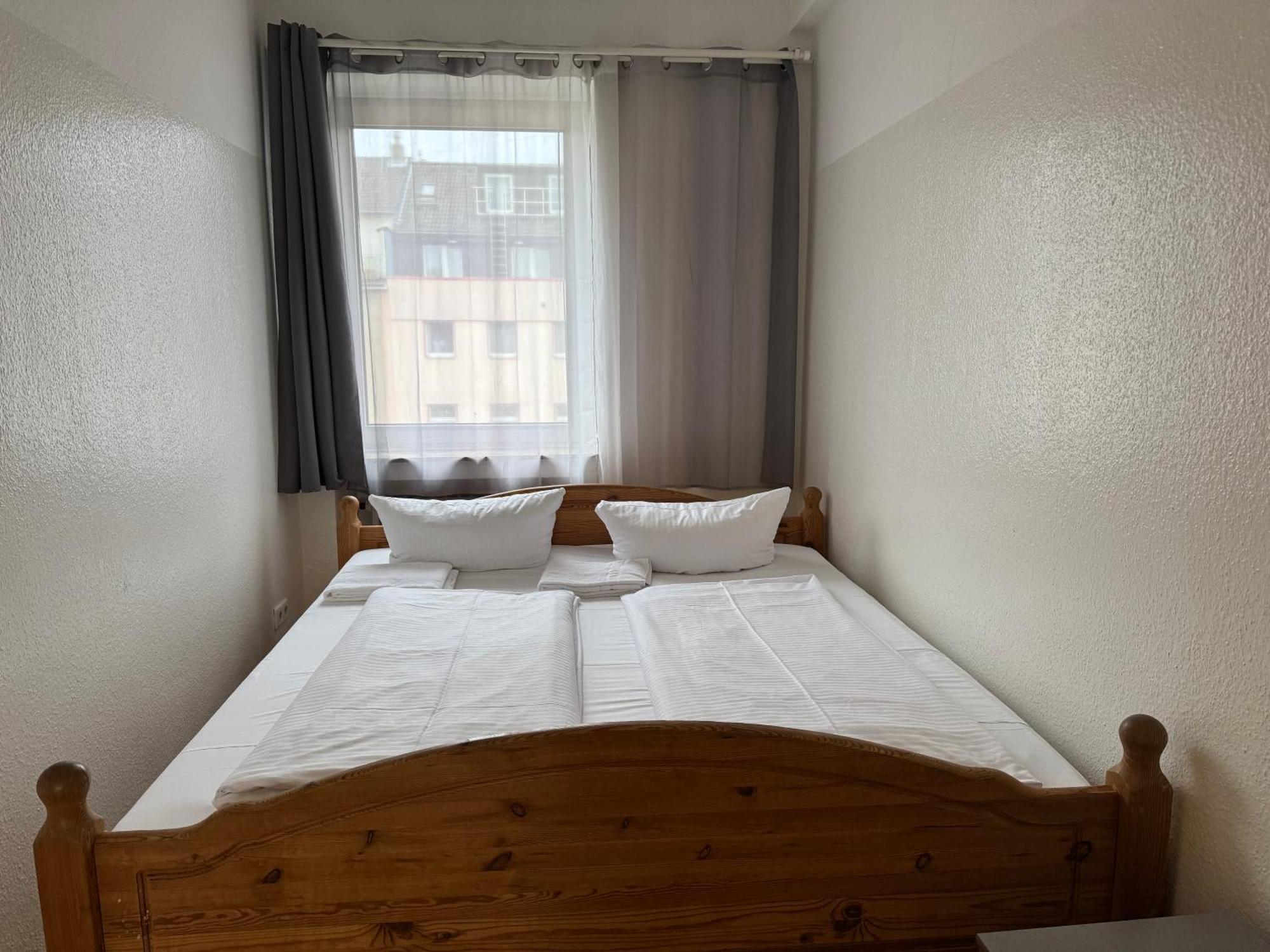 Ferienwohnung Graf-Adolflux Düsseldorf Exterior foto